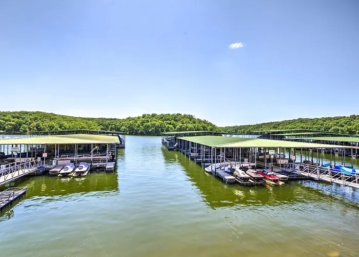 Lakefront Osage Beach Condo: Balcony & Pool Access