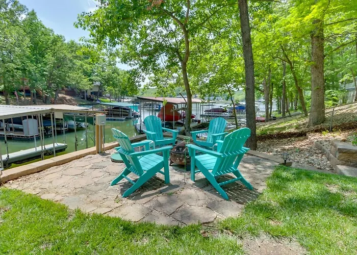 Lakefront Retreat: Private Dock, Fire Pit & Kayaks