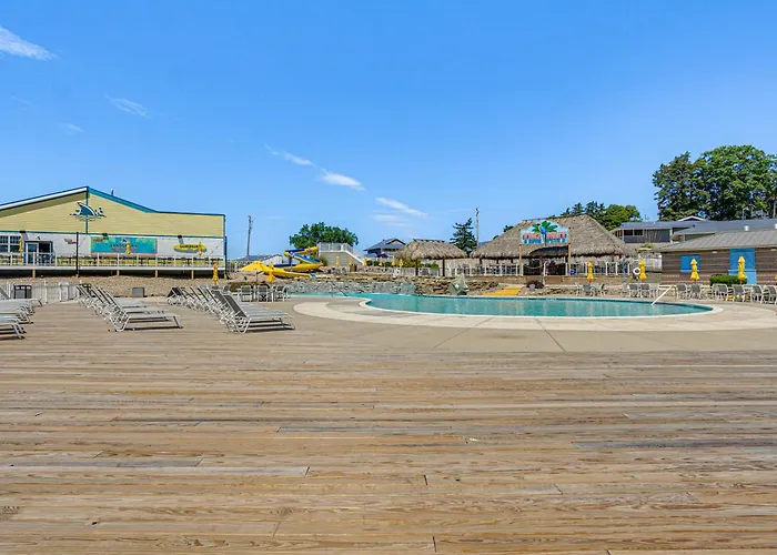 Getaway W/ Hot Tub In Margaritaville Lake Resort!